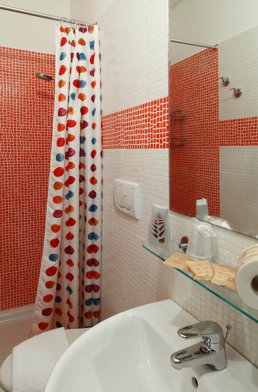 Hotel Il Garibaldi San Quirico dʼOrcia Habitación foto